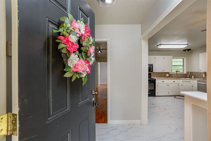 Property Photo:  112 S Grandview Street  OK 74074 