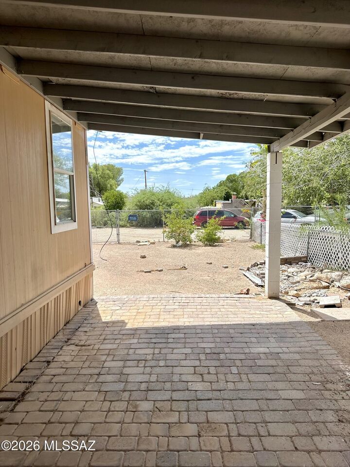 Property Photo:  3217 E Bilby Road  AZ 85706 