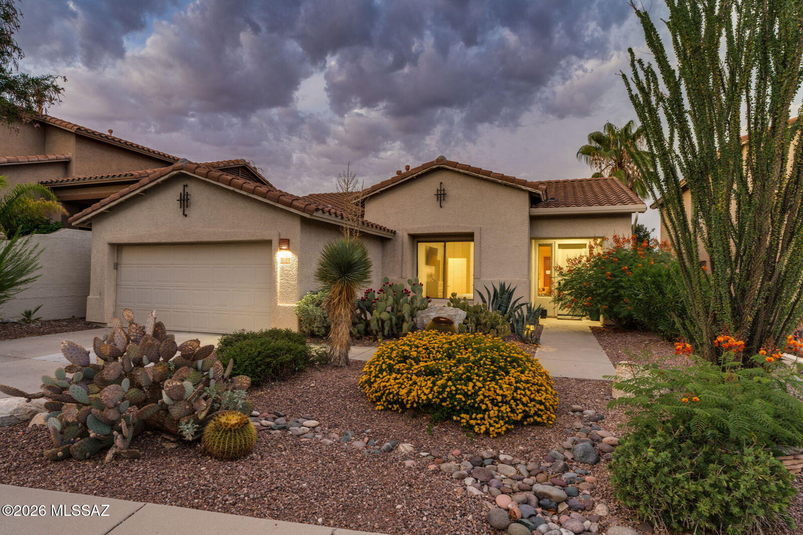 Property Photo:  13846 N Bushwacker Place  AZ 85755 