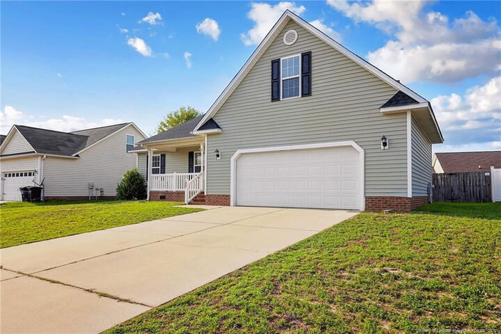 Property Photo: 1482 Avoncroft Drive NC 28306