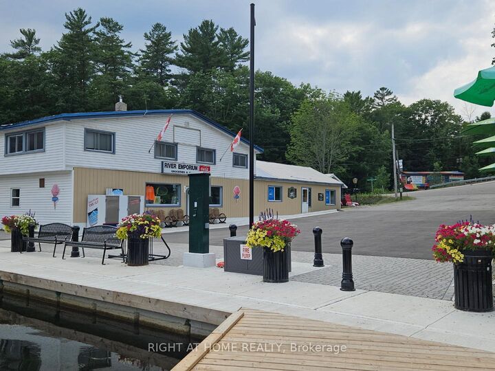 Property Photo: 1725 Earl Haid Avenue ON L0K 1E0