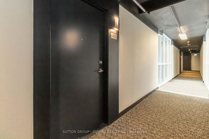 Property Photo: 5220 Dundas Street D422 ON L7L 0J4