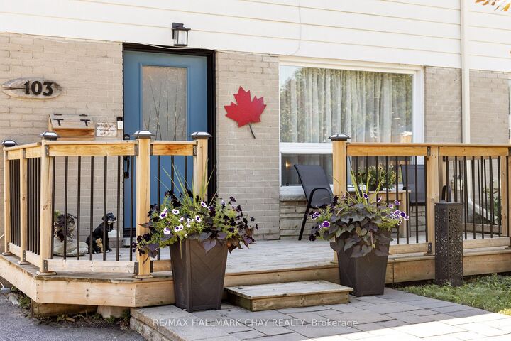 Property Photo: 103 Daphne Crescent ON L4M 2Y7