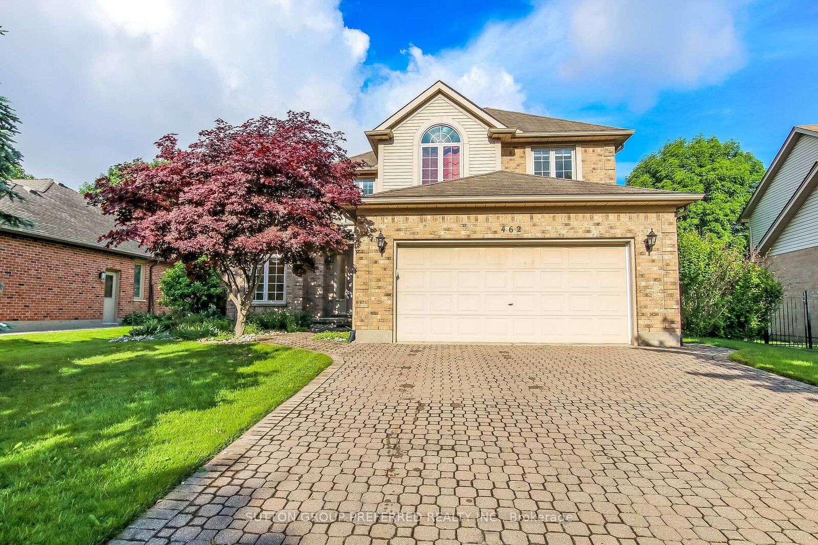 Property Photo: 462 Ambleside Drive ON N6G 4W9