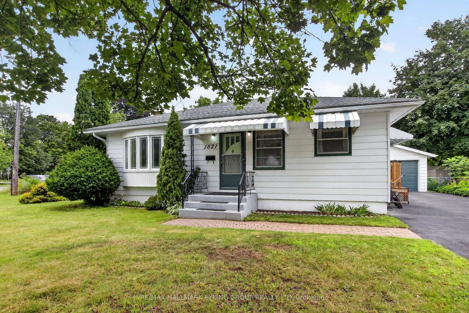 Property Photo:  1821 Haig Drive  ON K1G 2J2 