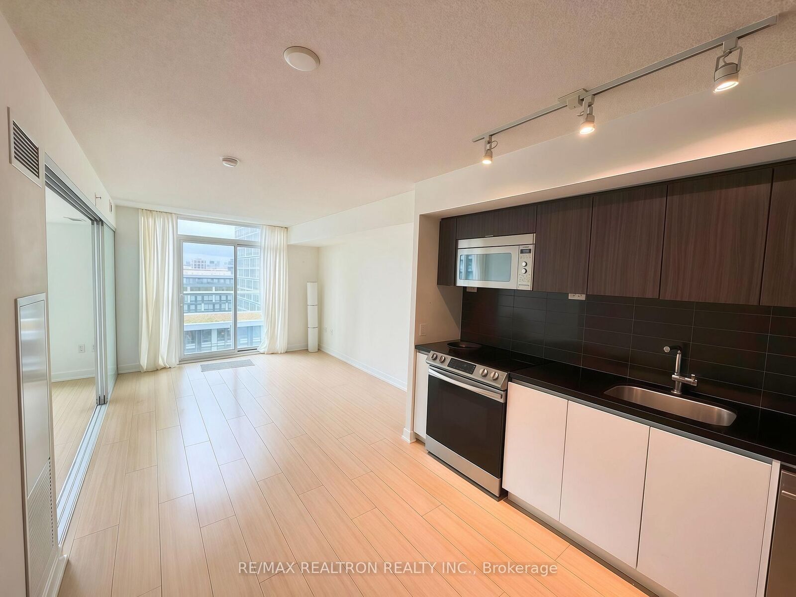 Property Photo: 85 Queens Wharf Road 1211 ON M5V 0J9