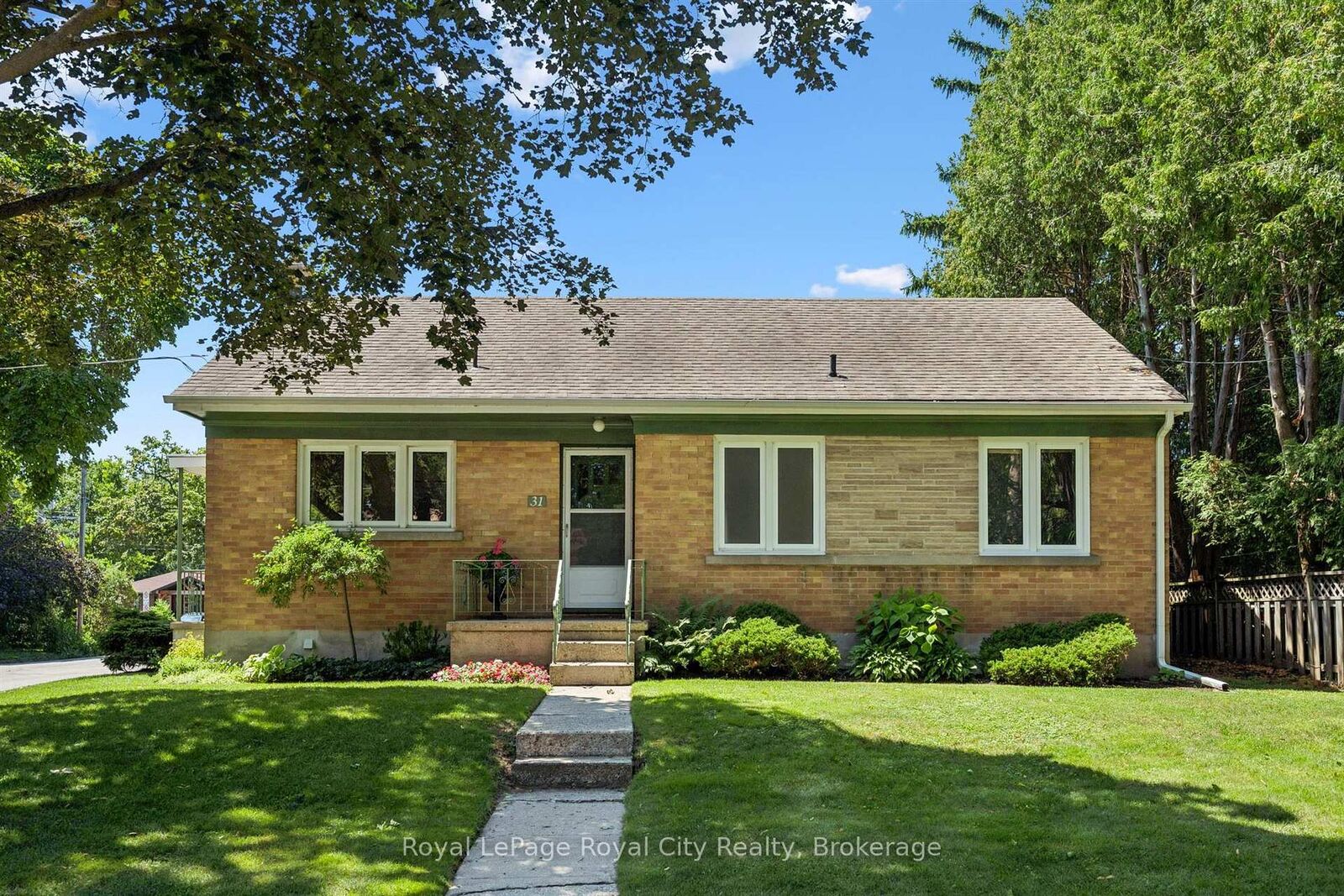 Property Photo:  31 Torrance Crescent  ON N1H 1T5 