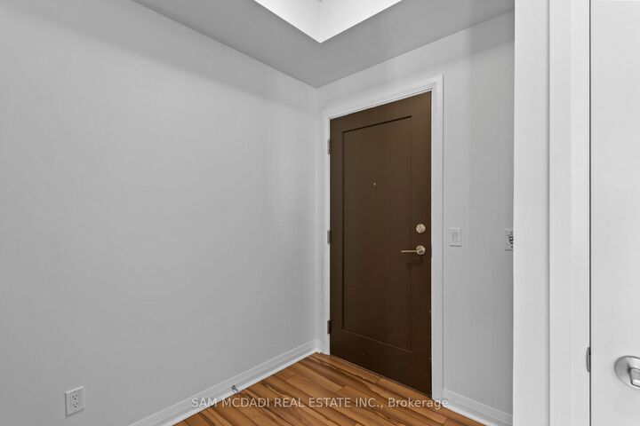Property Photo:  55 Eglinton Avenue W 1602  ON L5R 0E5 