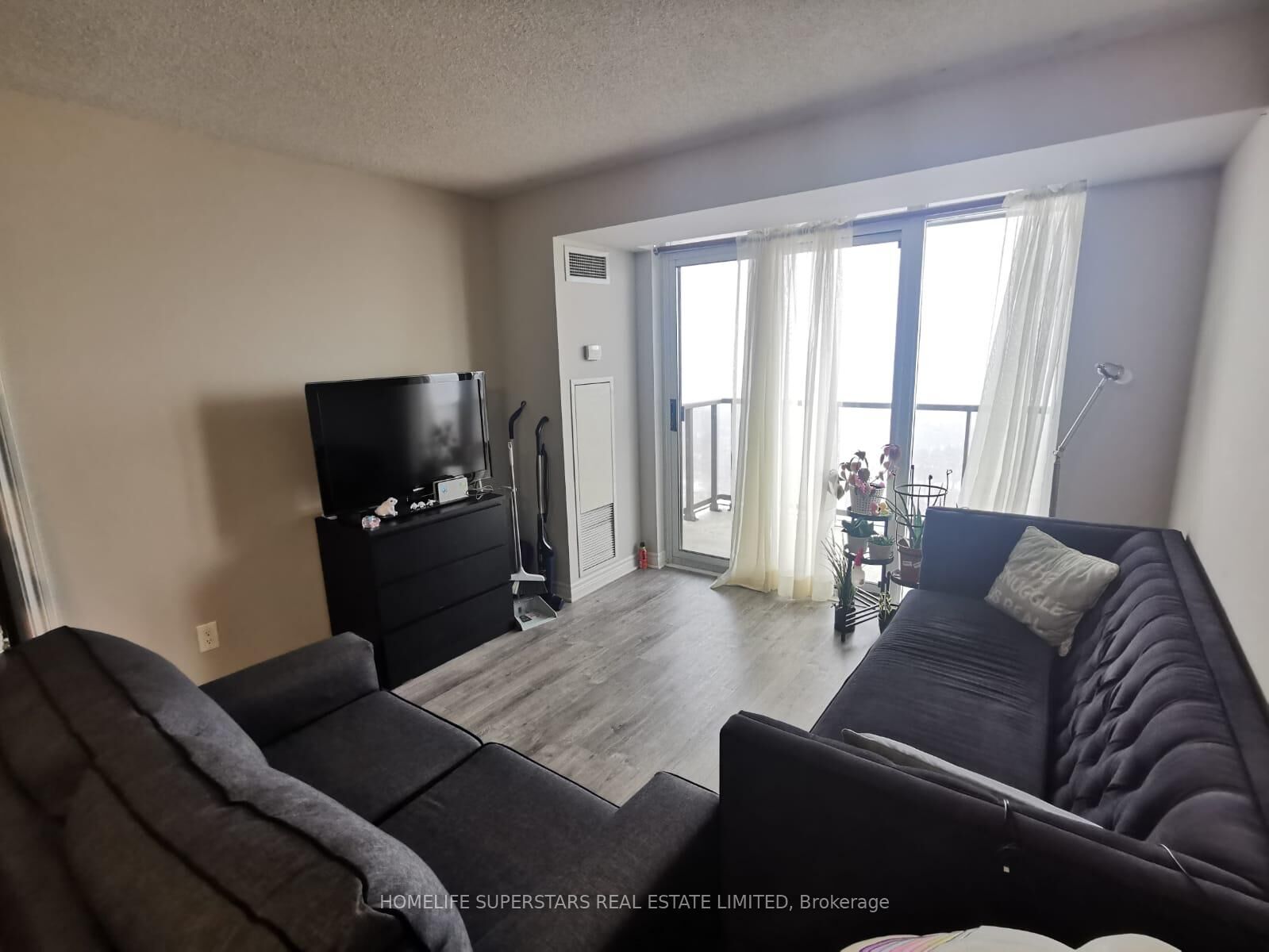 Property Photo:  700 Humberwood Boulevard S 1617  ON M9W 7J4 