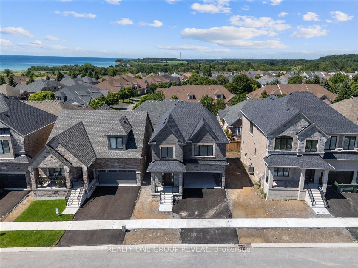 Property Photo:  9 Holland Street  ON L1A 0G2 