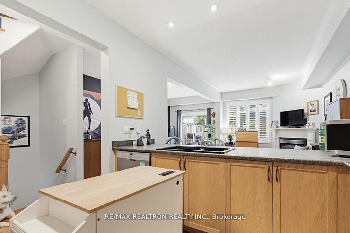 Property Photo: 81 Valridge Drive 35 ON L9G 5B6
