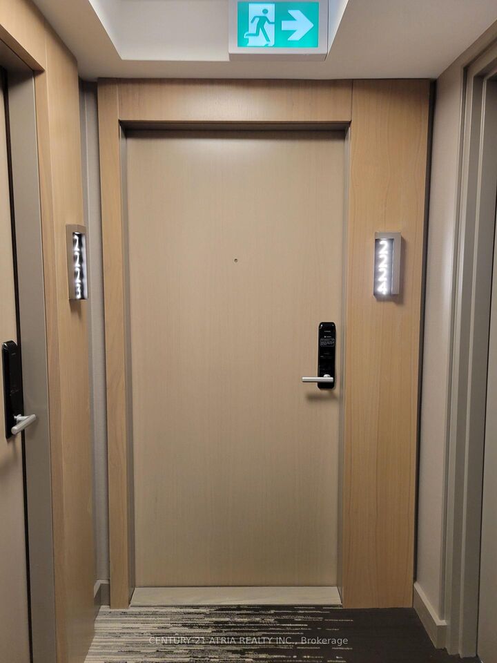 Property Photo:  585 Bloor Street E 2224  ON M4W 0B3 