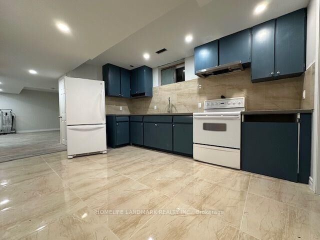 Property Photo:  542 Wingrove Crescent  ON L6L 4R6 