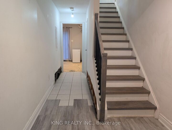 Property Photo: 985 Limeridge Road E 7 ON L8W 1X9