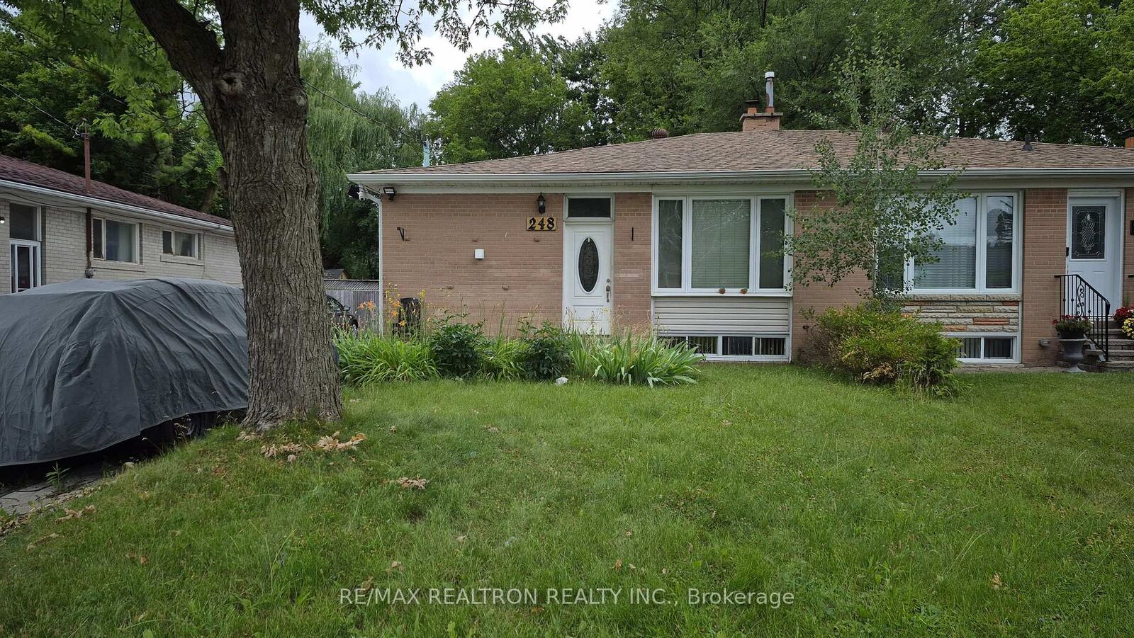 Property Photo:  248 Blue Grass Boulevard Main Flr.  ON L4C 3H2 