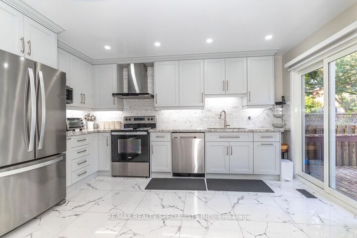 Property Photo: 6369 Longspur Road ON L5N 6H1