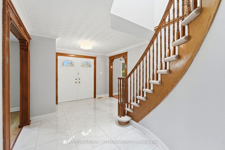 Property Photo: 29 Chesswood Court ON K2E 7E3