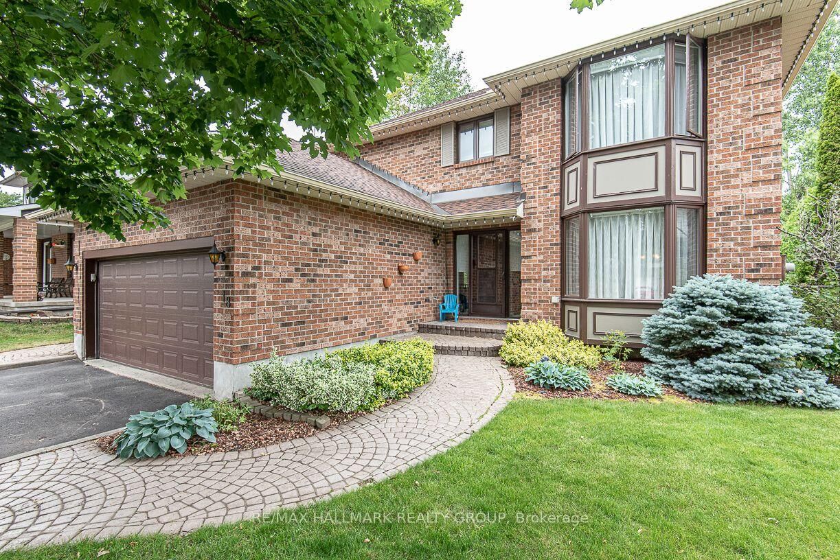 Property Photo:  18 Hesse Crescent  ON K2S 1E4 
