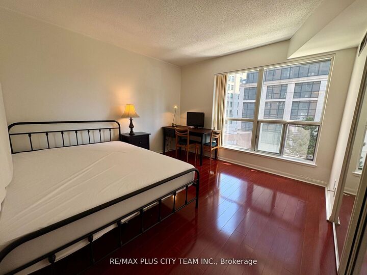 Property Photo:  7 Carlton Street 401  ON M5B 2M3 