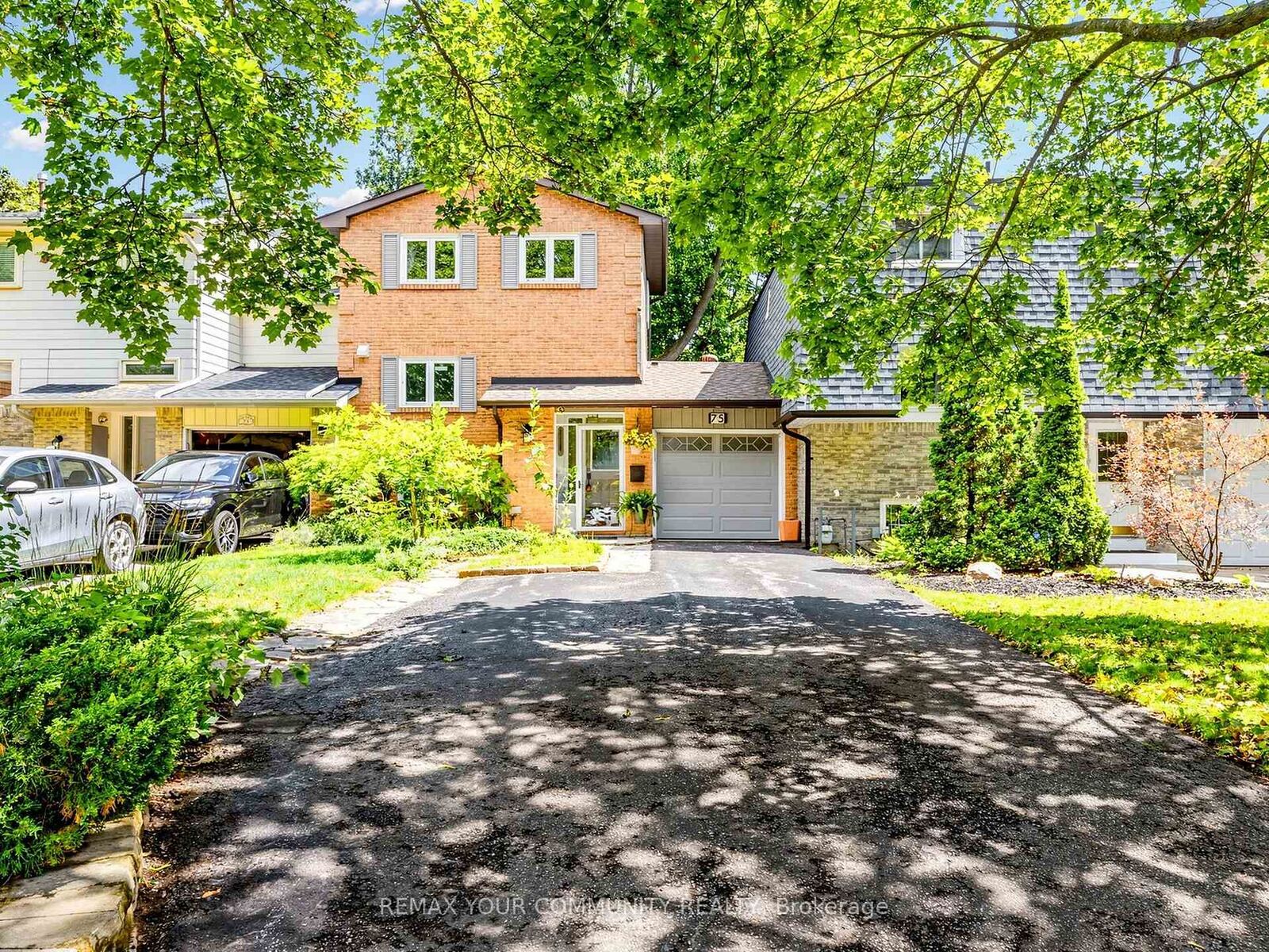 Property Photo: 75 St. Andrews Court ON L4G 3B2