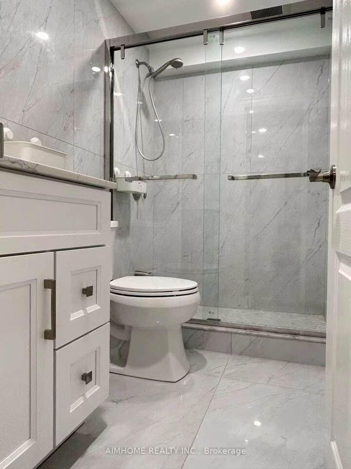 Property Photo:  130 Village Gate Drive  ON L6C 1Y5 