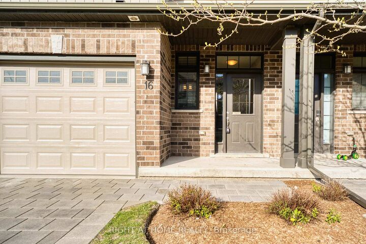 Property Photo:  1030 Oakcrossing Gate 16  ON N6H 0H1 