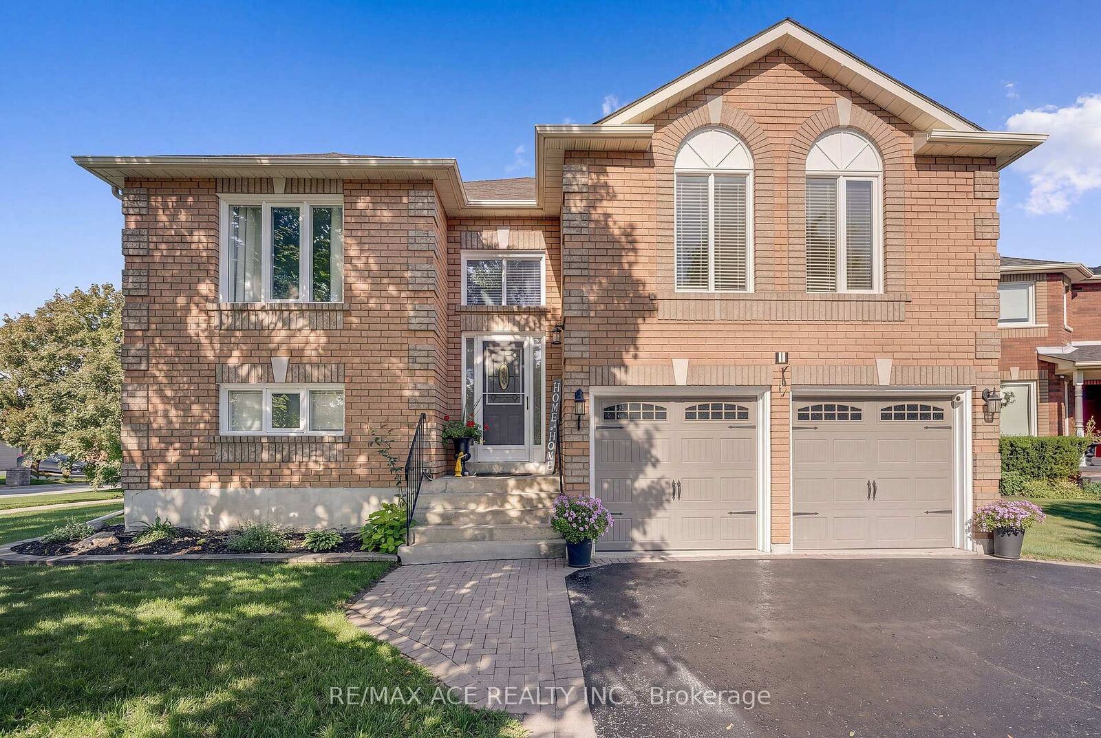 Property Photo: 1 Margaret Place ON L4P 3X1
