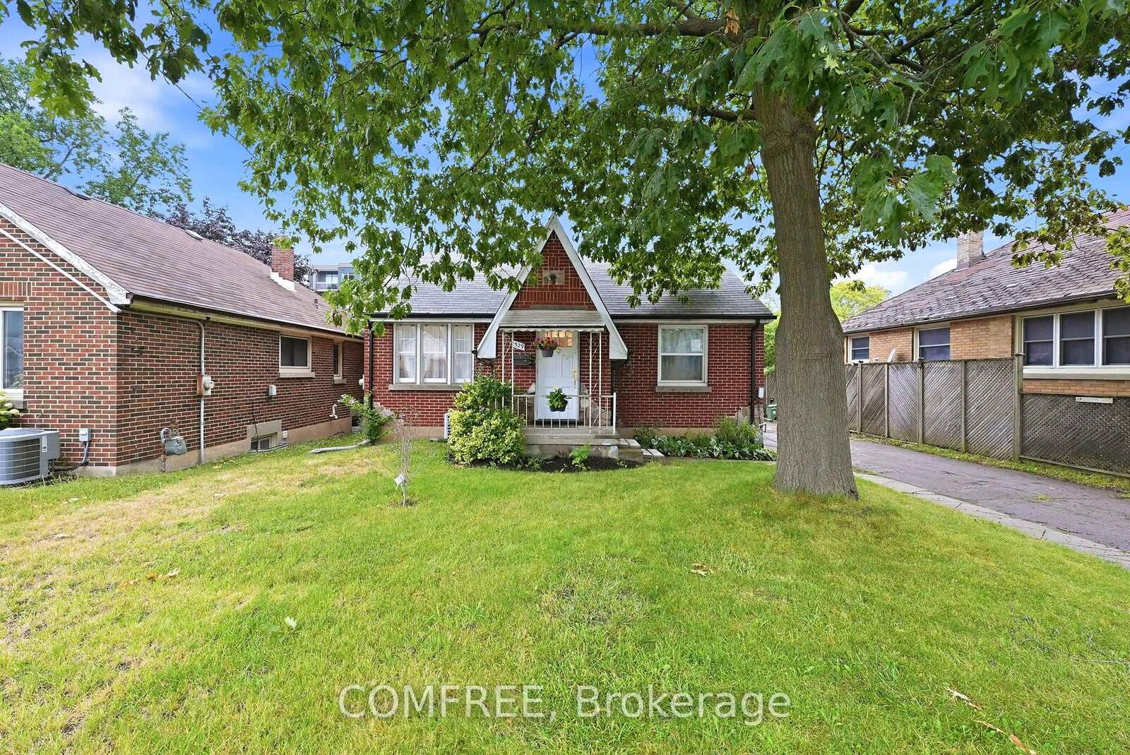 Property Photo: 529 Highbury Avenue N ON N5W 4K6