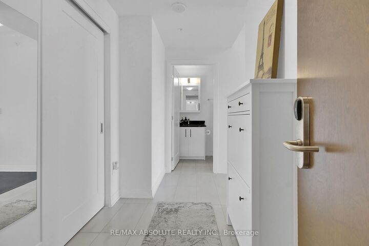 Property Photo:  805 Carling Avenue 902  ON K1S 5W9 