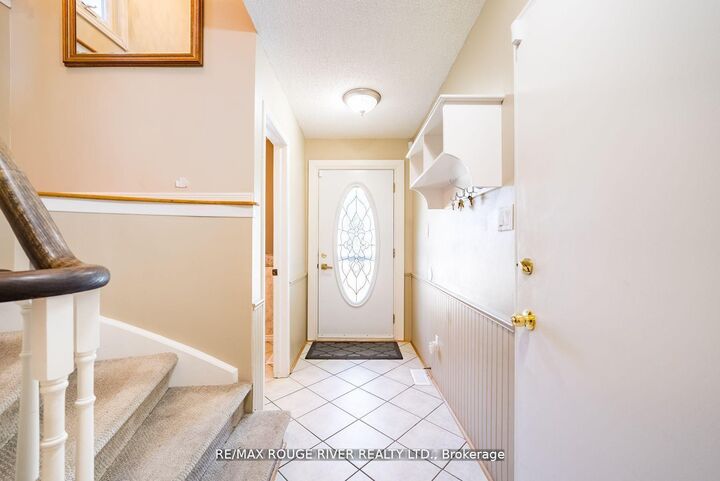 Property Photo:  880 Castlegrove Avenue  ON L1J 7Y4 