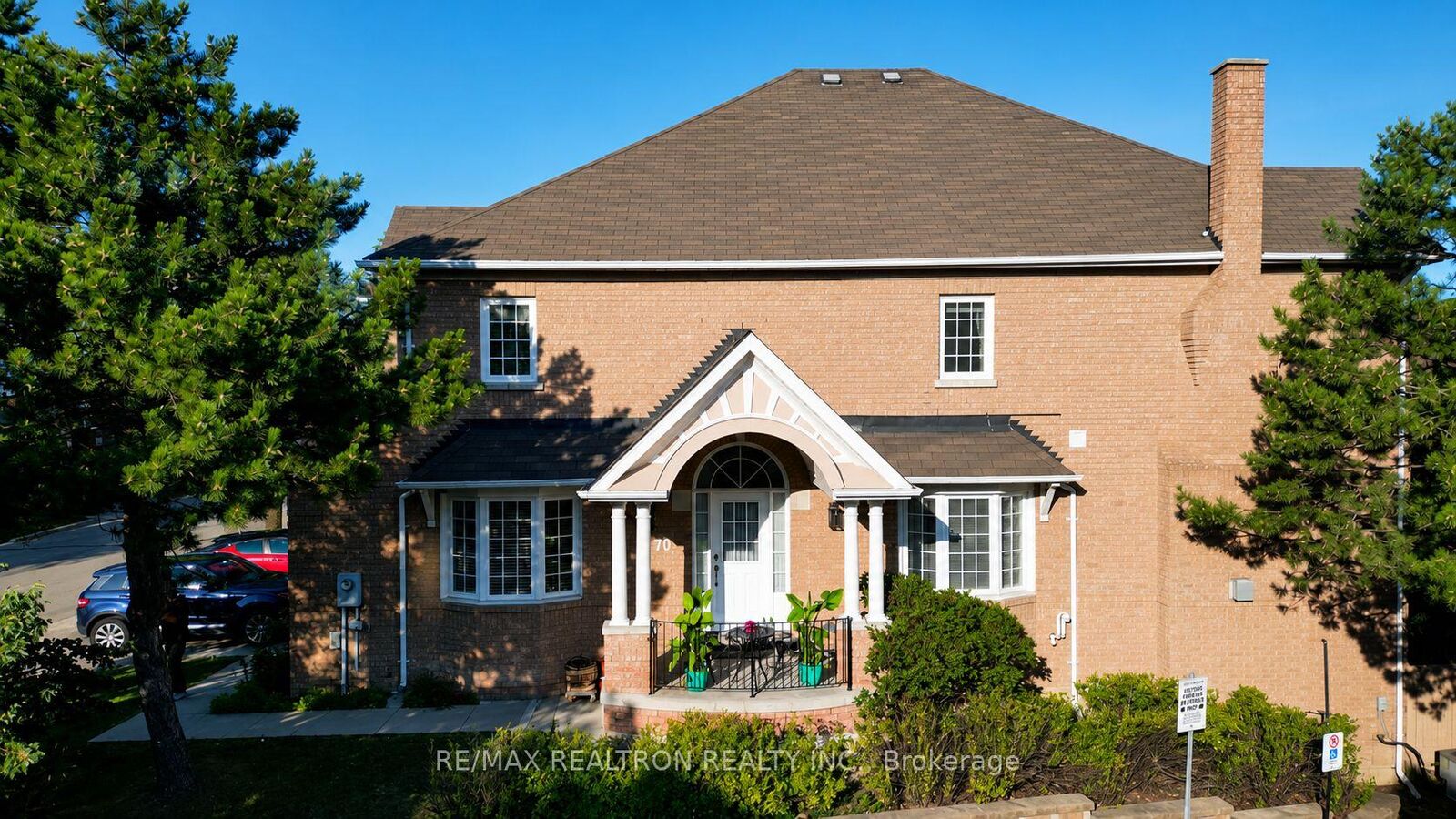 Property Photo: 190 Harding Blvd Boulevard W 70 ON L4C 0J9