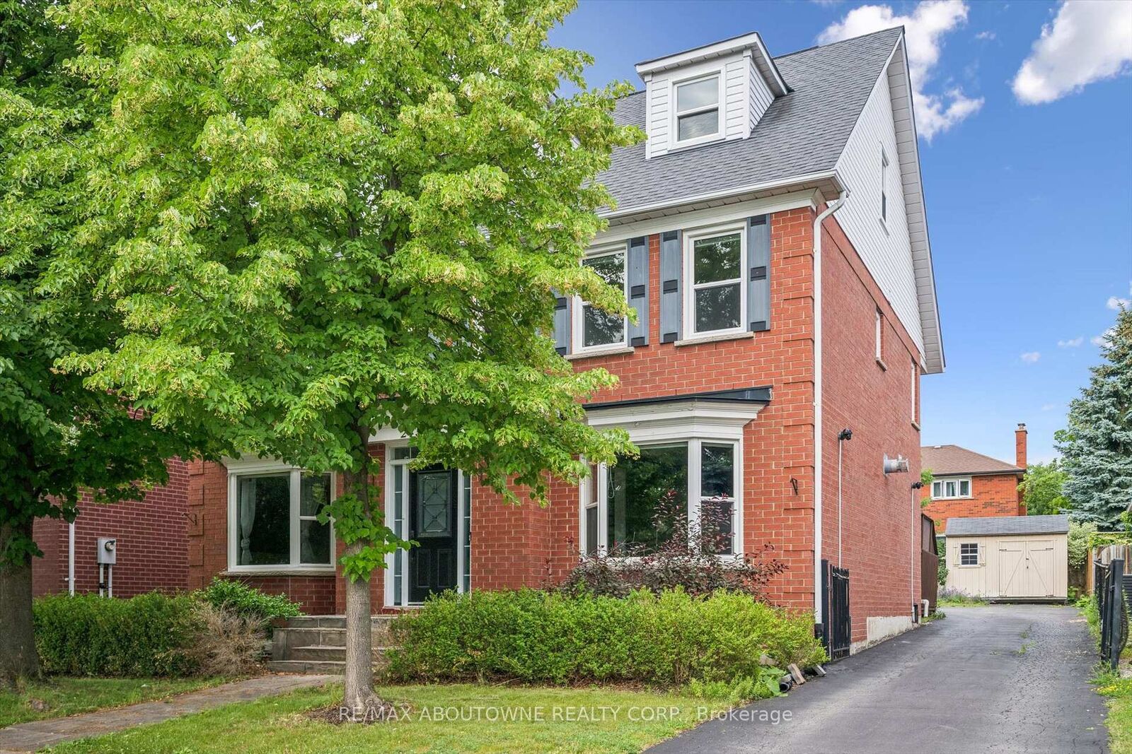 Property Photo:  2456 Sixth Line  ON L6H 5Z8 