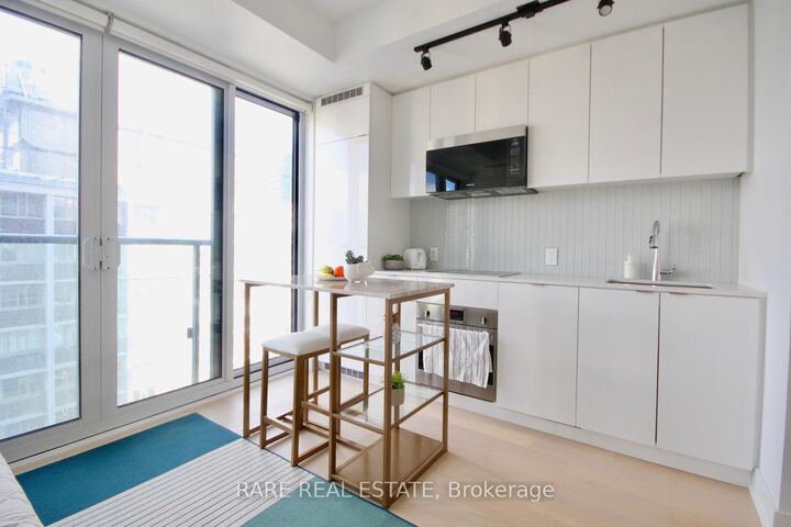 Property Photo: 7 Grenville Street 2908 ON M4Y 1X3