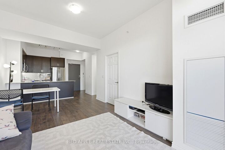 Property Photo:  11611 Yonge Street N 719  ON L4E 3N8 