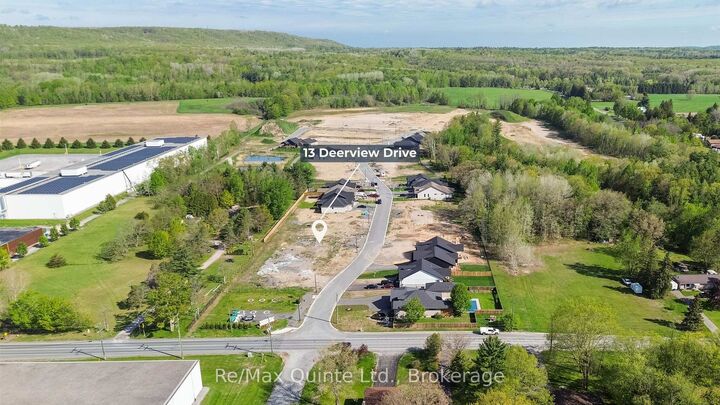Photo de la propriété:  13 Deerview Drive  ON K8V 0L8 
