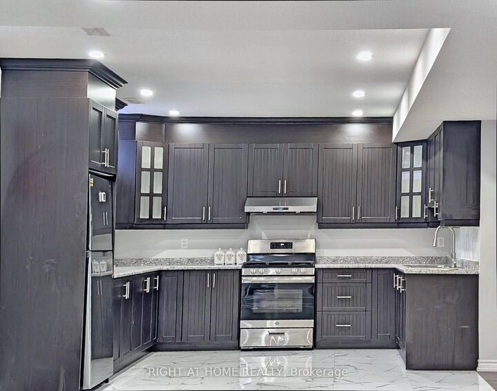 Property Photo: 46 Fanning Trail ON L6P 4J3