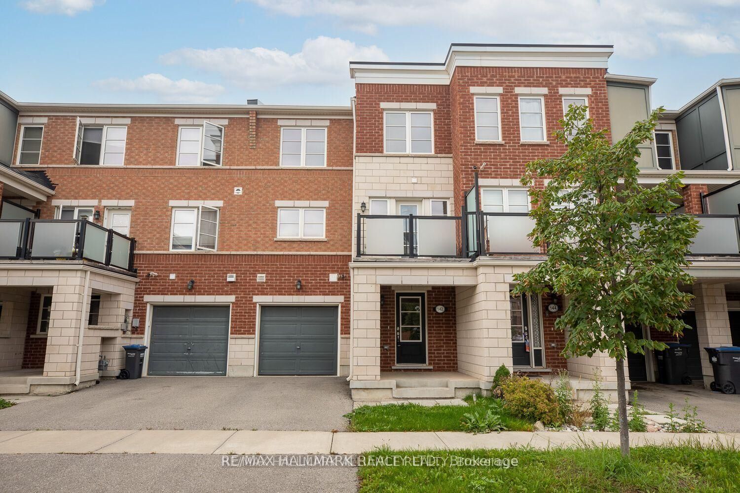 Property Photo: 142 Baycliffe Crescent ON L7A 3Z3