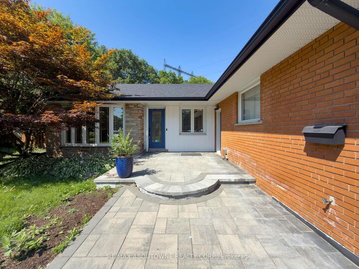 Property Photo: 2130 Greenhurst Avenue Upper ON L4X 1J6