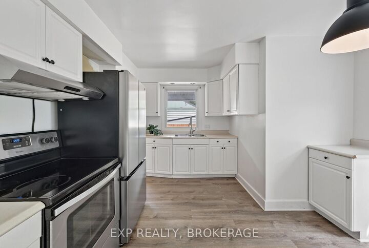 Property Photo: 650 Hillside Drive ON K7G 2E4