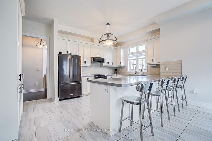 Property Photo:  56 Botelho Circle  ON L4G 3X2 