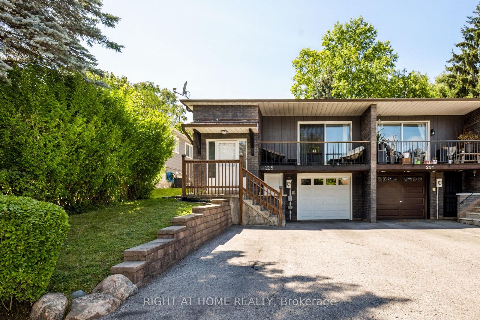 Property Photo: 229 Britannia Avenue ON L3Z 1A4