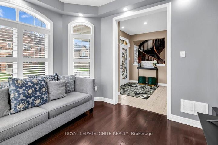 Property Photo: 87 Richler Avenue ON L4H 3Y6