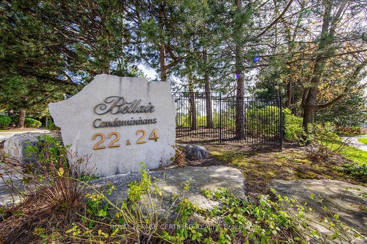 Property Photo: 22 Hanover Road 2107 ON L6S 5K7