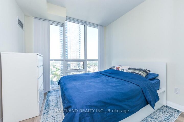 Property Photo:  5025 Four Springs Avenue 1901  ON L5R 0G5 