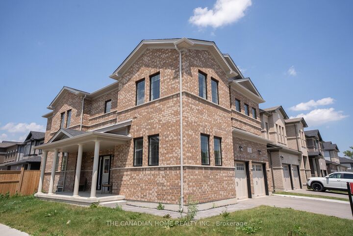 Property Photo: 134 Tartan Avenue N ON N2R 0N4