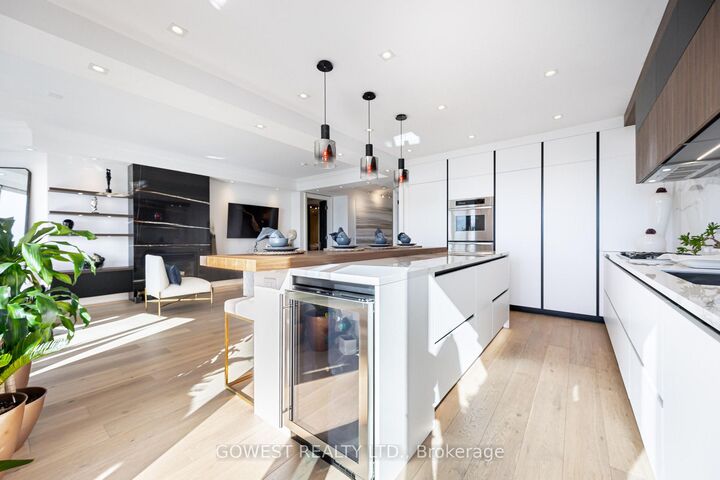 Property Photo: 2095 Lake Shore Boulevard W 318 ON M8V 4G4