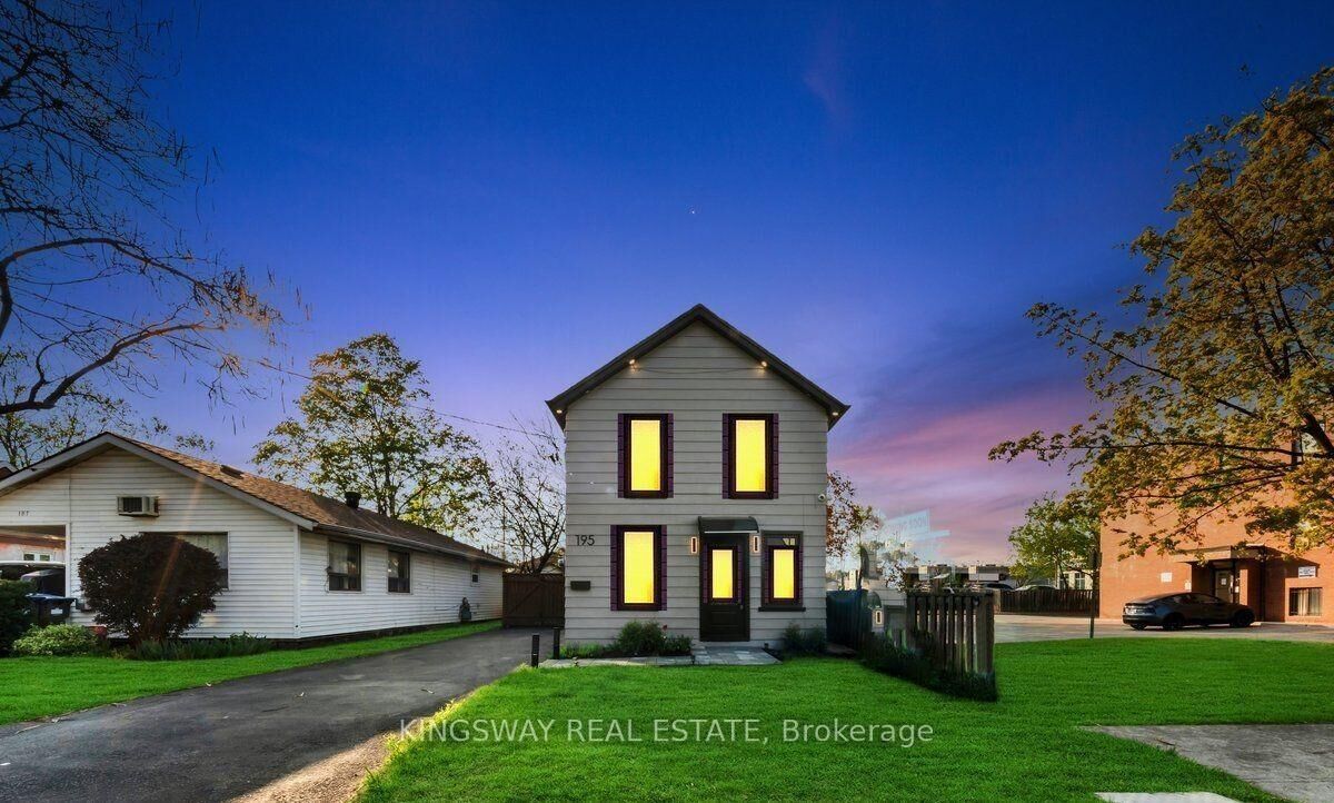 Property Photo: 195 Randi Road ON L5A 1V6