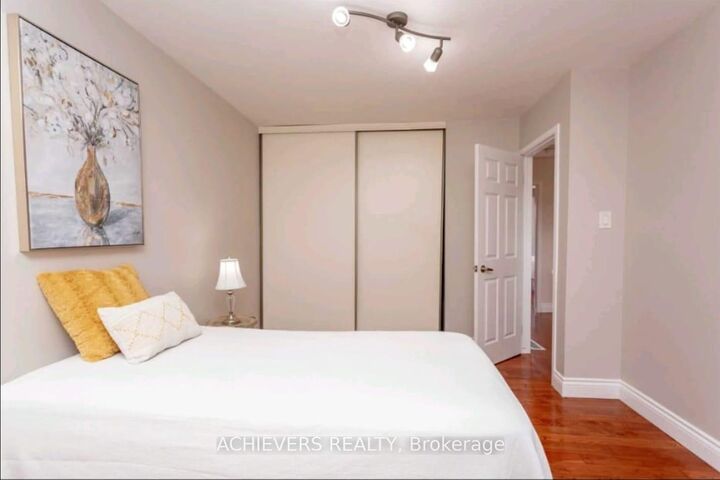 Property Photo: 770 Fanshawe Park Road E ON N5X 1L5