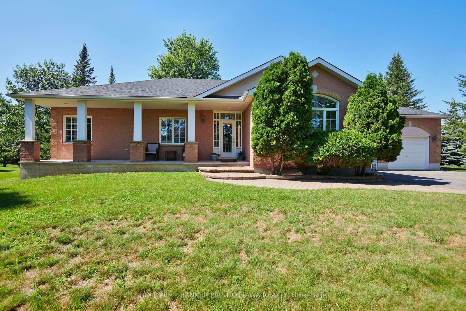 Property Photo: 6983 Lakes Park Drive ON K4P 1M6