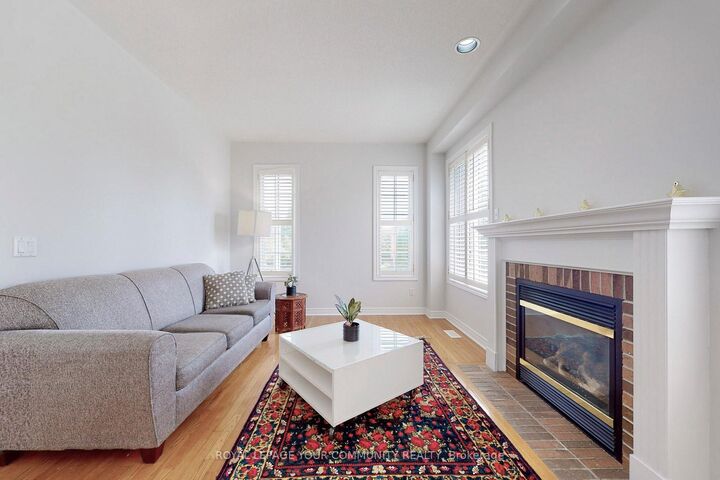 Property Photo: 39 Lark Crescent ON L4S 2N2